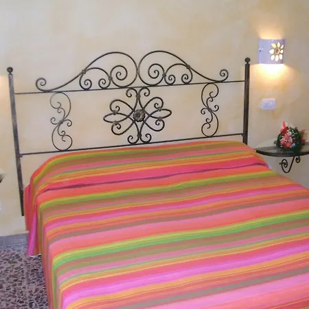 ゲストハウス Su Ghindalu Villanova Monteleone