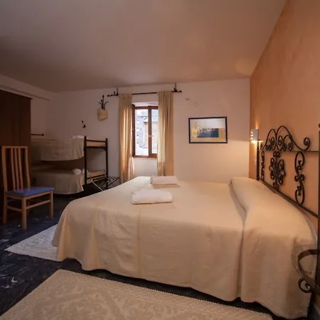 ゲストハウス Su Ghindalu Villanova Monteleone