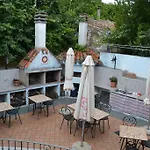 Su Ghindalu Πανσιόν 3*