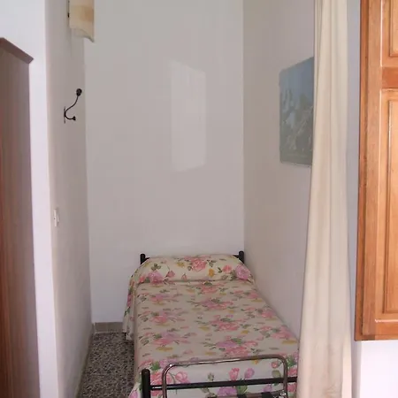 Su Ghindalu Pensión 3*