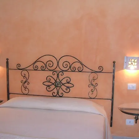 Pensjonat Su Ghindalu 3*